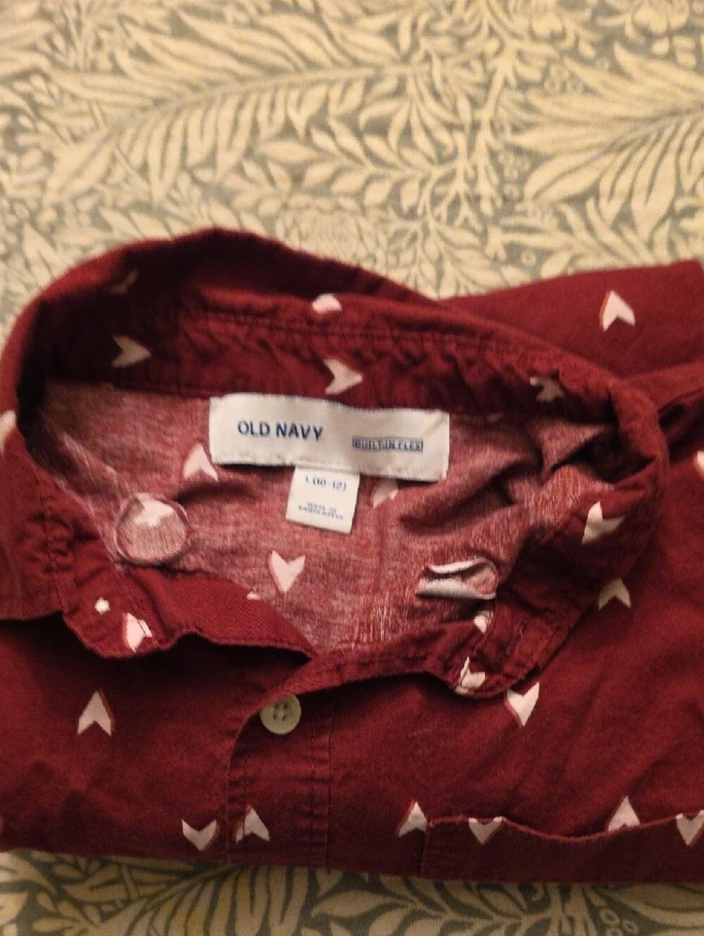 Old Navy Boy's Maroon Button-Up Short-sleeved Shirt with White Chevron Accents